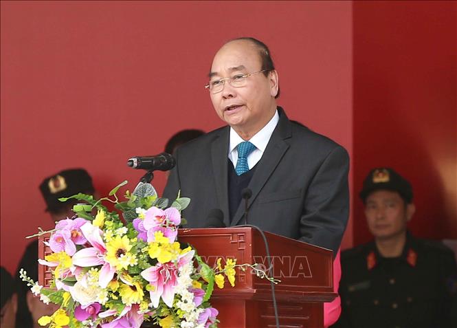 Photo: Prime Minister Nguyen Xuan Phuc speaks at the meeting. VNA Photo: Doãn Tấn