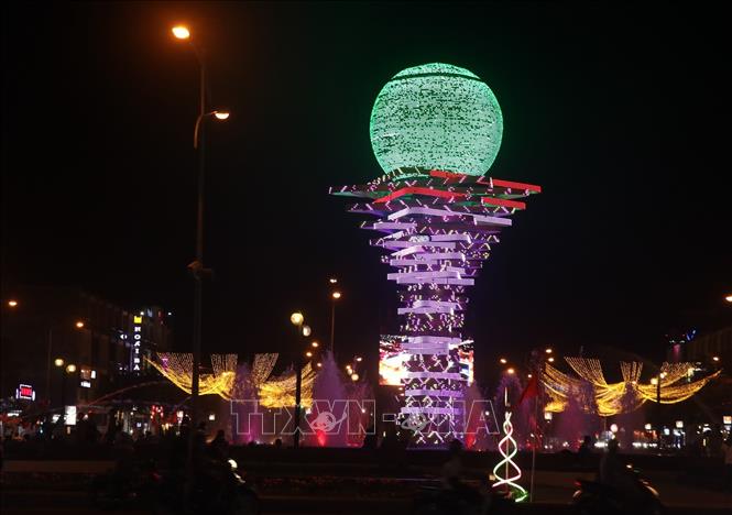 Trong ảnh: Khu đô thị mới Phú Cường - TP. Rạch Giá rực sáng đèn hoa.Ảnh: Lê Huy Hải - TTXVN
