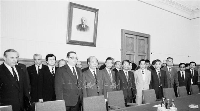 Trong ảnh: Chủ tịch Xô viết Tối cao Liên Xô Anatoly Lukyanov tiếp và hội đàm với Chủ tịch Hội đồng Bộ trưởng Đỗ Mười, ngày 6/5/1991, tại Điện Kremlin ở thủ đô Moskva. Ảnh: Minh Đạo-TTXVN