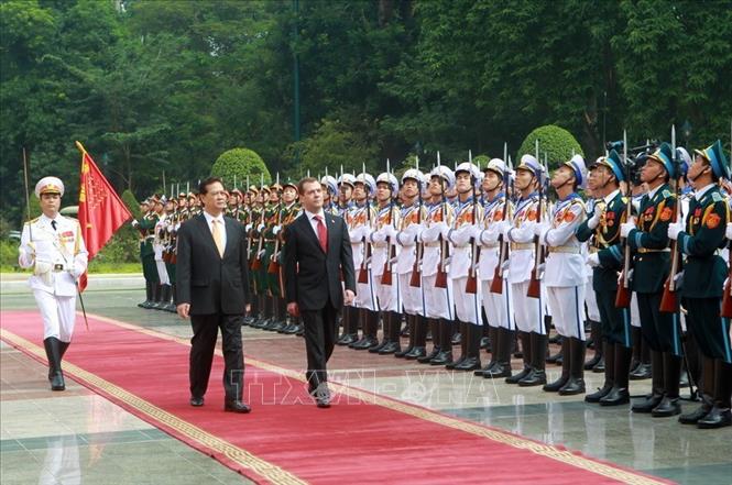 Trong ảnh: Thủ tướng Nguyễn Tấn Dũng chủ trì Lễ đón Thủ tướng Nga Dmitry Medvedev thăm chính thức Việt Nam, ngày 7/11/2012, tại Hà Nội. Ảnh:  Đức Tám – TTXVN
