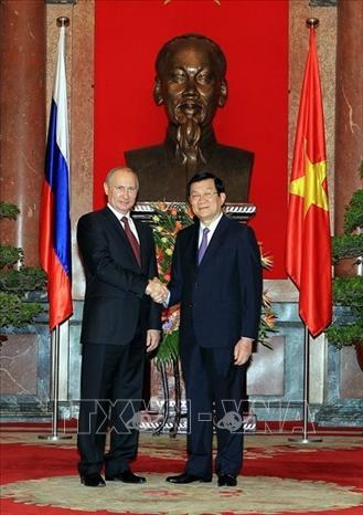 Trong ảnh: Chủ tịch nước Trương Tấn Sang đón và hội đàm với Tổng thống Nga Vladimir Putin thăm cấp Nhà nước tới Việt Nam, ngày 12/11/2013, tại Hà Nội. Ảnh: Nguyễn Khang – TTXVN