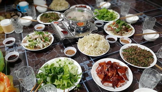 Trong ảnh: Đối với người dân miền Tây, từ lâu thịt chuột đồng đã trở thành một thứ “đặc sản” và nó được dùng để đãi khách quý, khách phương xa. Ảnh: Công Mạo-TTXVN
