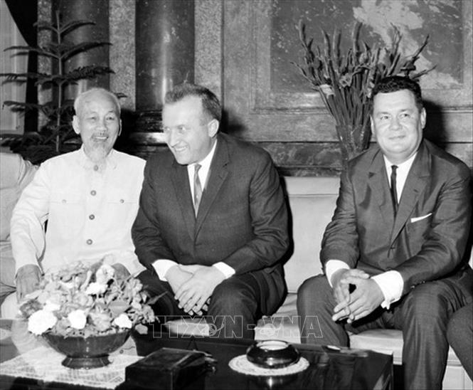 Trong ảnh: Chủ tịch Hồ Chí Minh tiếp Thủ tướng Tiệp Khắc Jozef Lenárt thăm hữu nghị chính thức Việt Nam (23/9/1966). Ảnh: TTXVN