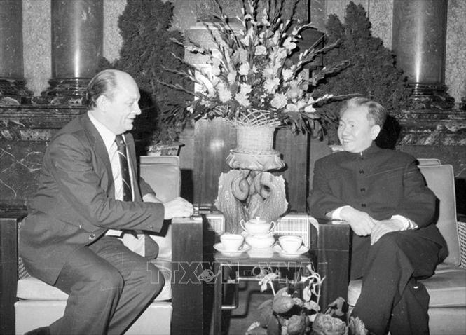 Trong ảnh: Phó Thủ tướng Lê Thanh Nghị tiếp Giáo sư Jaroslav Prokopec, Bộ trưởng Y tế Tiệp Khắc thăm Việt Nam (1977). Ảnh: Kim Hùng - TTXVN