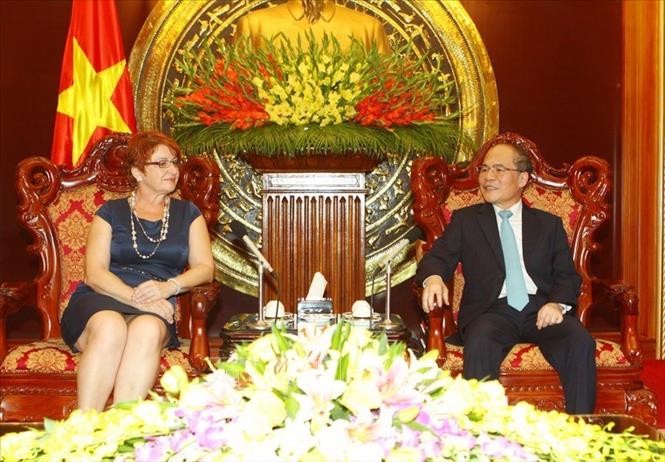 Trong ảnh: Chủ tịch Quốc hội Nguyễn Sinh Hùng tiếp Bà Miluše Horská, Phó Chủ tịch Thượng viện Cộng hòa Séc thăm Việt Nam (29/10/2013). Ảnh: Trọng Đức - TTXVN