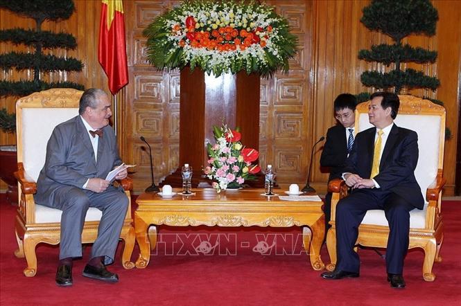 Trong ảnh: Thủ tướng Nguyễn Tấn Dũng tiếp Phó Thủ tướng, Bộ trưởng Ngoại giao Cộng hoà Séc Karel Schwarzenberg thăm chính thức Việt Nam. Ảnh: Đức Tám - TTXVN