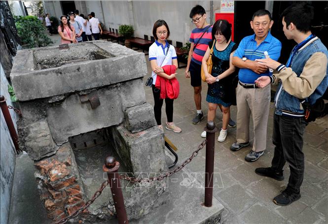 Trong ảnh: Di tích lịch sử nhà tù Hỏa Lò thu hút đông khách trong nước và quốc tế đến tham quan, nghiên cứu và học tập. Ảnh: Thanh Tùng-TTXVN