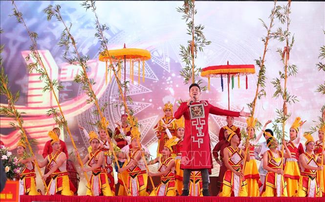 Trong ảnh: Chương trình nghệ thuật chào mừng Lễ kỷ niệm 1980 khởi nghĩa Hai Bà Trưng, Xuân Canh Tý 2020. Ảnh: Thành Đạt - TTXVN 