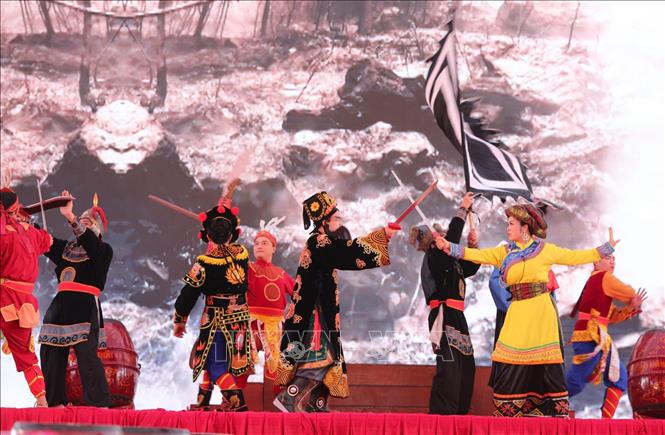 Trong ảnh: Tái hiện trận đánh lịch sử của Hai Bà Trưng. Ảnh: Thành Đạt - TTXVN 