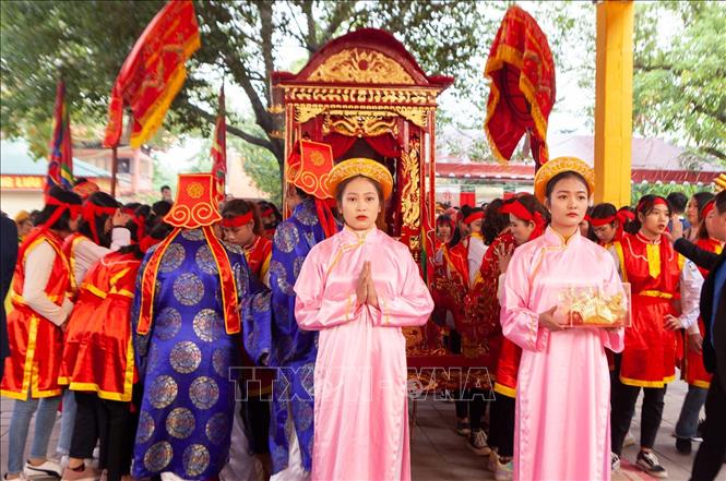 Trong ảnh: Nghi lễ rước kiệu Lễ hội Đền Hai Bà Trưng. Ảnh: Thành Đạt - TTXVN 