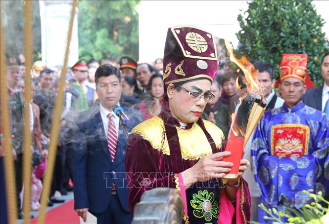 Trong ảnh: Phần lễ tại Lễ hội Đền Hai Bà Trưng. Ảnh: Thành Đạt - TTXVN 