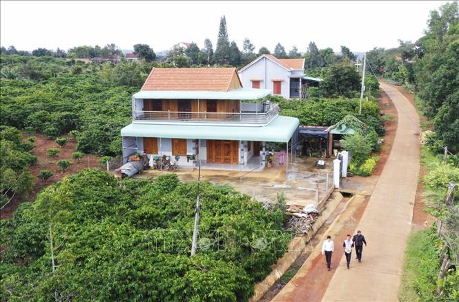 Trong ảnh: Các tuyến đường tại KBang được bê tông hóa. Ảnh: Hoài Nam - TTXVN