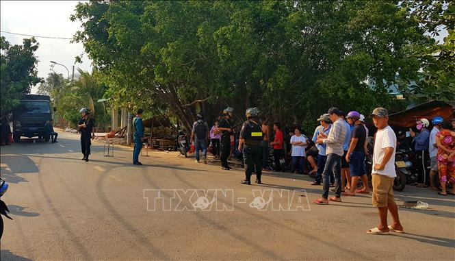 Trong ảnh: Công an phong tỏa, truy bắt đối tượng Tuấn trên địa bàn huyện Củ Chi. Ảnh: Thành Chung - TTXVN