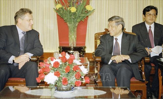 Trong ảnh: Tổng Bí thư Lê Khả Phiêu tiếp Tổng thống Ba Lan Aleksander Kwasniewski (18/3/1999). Ảnh: Trọng Nghiệp - TTXVN