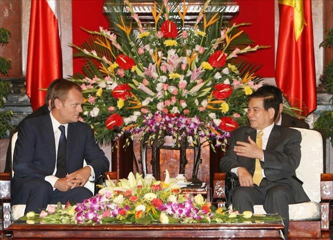 Trong ảnh: Chủ tịch nước Nguyễn Minh Triết tiếp Thủ tướng Ba Lan Donald Tusk thăm chính thức Việt Nam (10/9/2010). Ảnh: Nguyễn Khang - TTXVN