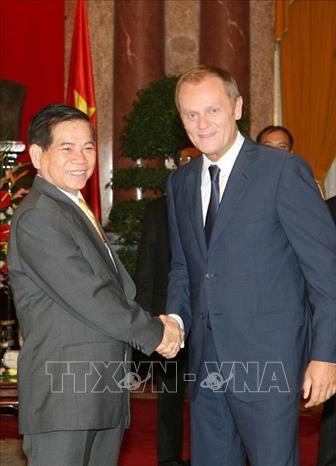 Trong ảnh: Chủ tịch nước Nguyễn Minh Triết tiếp Thủ tướng Ba Lan Donald Tusk thăm chính thức Việt Nam (10/9/2010). Ảnh: Nguyễn Khang - TTXVN
