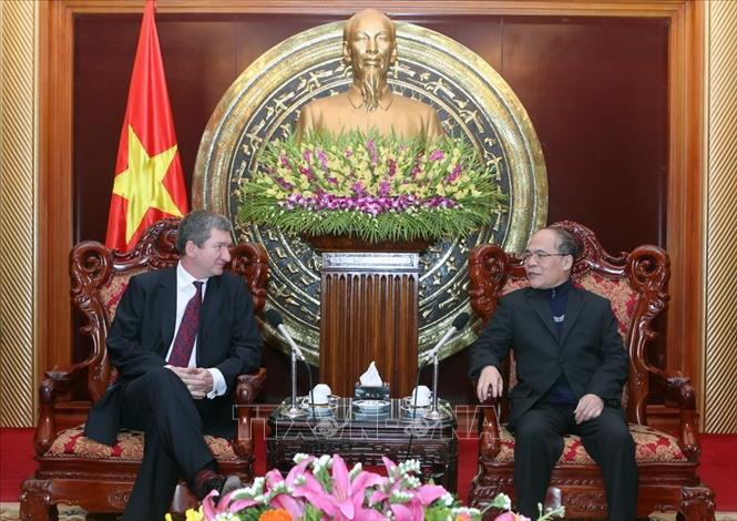 Trong ảnh: Chủ tịch Quốc hội Nguyễn Sinh Hùng tiếp Phó Chủ tịch Hạ viện Ba Lan Jerzy Wenderlich thăm chính thức Việt Nam (18/12/2013). Ảnh: Nhan Sáng - TTXVN