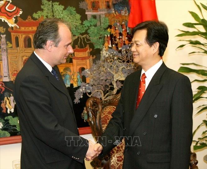 Trong ảnh: Thủ tướng Nguyễn Tấn Dũng tiếp ông Pawel Zalewski, đặc phái viên của Thủ tướng Ba Lan thăm Việt Nam (22/5/2007). Ảnh: Đức Tám - TTXVN