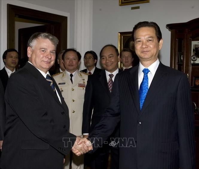 Trong ảnh: Thủ tướng Nguyễn Tấn Dũng găp Tổng thống Lech Kaczyński trong chuyến thăm chính thức Ba Lan (14/9/2007). Ảnh: Đức Tám - TTXVN