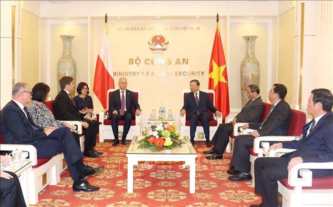 Trong ảnh: Bộ trưởng Bộ Công an Tô Lâm tiếp Thượng nghị sĩ Grzegorz Napieralski, Chủ tịch Đảng Liên minh Dân chủ Cánh tả Ba Lan thăm Việt Nam (27/11/2018). Ảnh: TTXVN