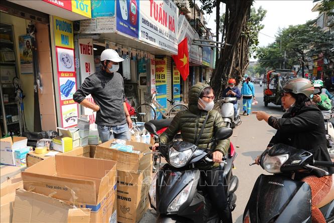 Trong ảnh: Thông tin tuyên bố tình trạng khẩn cấp của Tổ chức Y tế thế giới (WHO) khiến người dân lo ngại về bệnh dịch viêm phổi cấp do nCoV gây ra. Ảnh: Thành Đạt - TTXVN