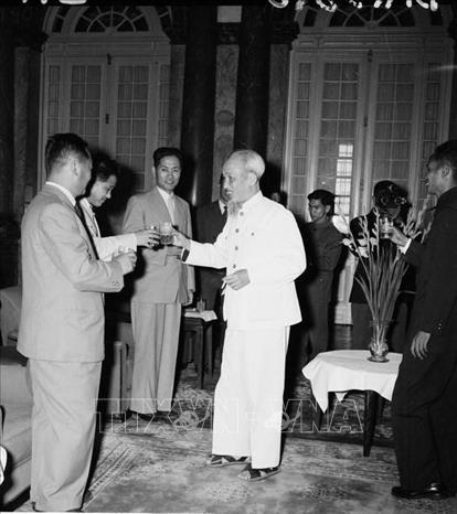 Trong ảnh: Ngày 28/11/1958, tại Phủ Chủ tịch, Chủ tịch Hồ Chí Minh tiếp Thủ tướng Kim Nhật Thành, dẫn đầu đoàn đại biểu Đảng và Chính phủ Triều Tiên sang thăm hữu nghị Việt Nam từ ngày 27/11 đến 3/12/1958. Ảnh: TTXVN