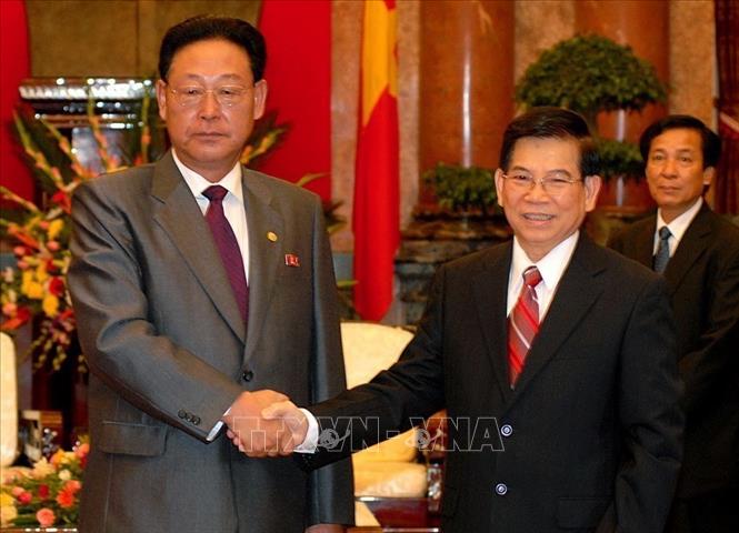 Trong ảnh: Chủ tịch nước Nguyễn Minh Triết tiếp Thủ tướng Nội các CHDCND Triều Tiên Kim Yong-il thăm chính thức Việt Nam, ngày 29/10/2007, tại Phủ Chủ tịch. Ảnh: Nhan Sáng -TTXVN