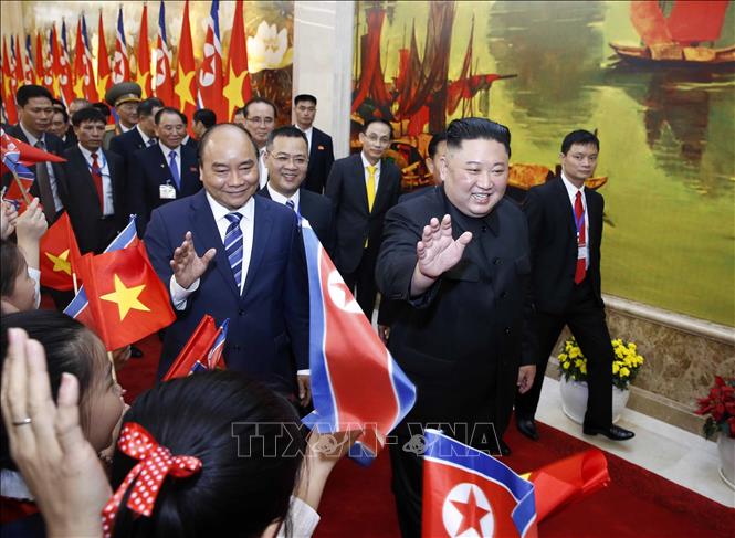 Trong ảnh: Thủ tướng Nguyễn Xuân Phúc hội kiến đồng chí Kim Jong-un, Chủ tịch Đảng Lao động Triều Tiên, Chủ tịch Ủy ban Quốc vụ nước Cộng hòa dân chủ nhân dân Triều Tiên thăm hữu nghị chính thức Việt Nam, chiều 1/3/2019, tại Hà Nội. Ảnh: Thống Nhất - TTXVN