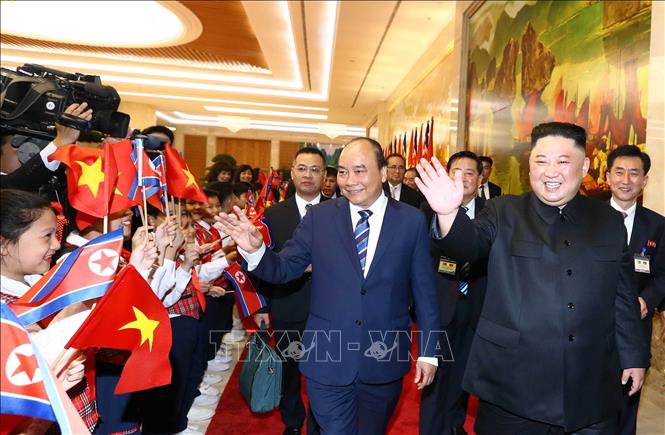Trong ảnh: Thủ tướng Nguyễn Xuân Phúc hội kiến đồng chí Kim Jong-un, Chủ tịch Đảng Lao động Triều Tiên, Chủ tịch Ủy ban Quốc vụ nước Cộng hòa dân chủ nhân dân Triều Tiên thăm hữu nghị chính thức Việt Nam, chiều 1/3/2019, tại Hà Nội. Ảnh: Thống Nhất - TTXVN