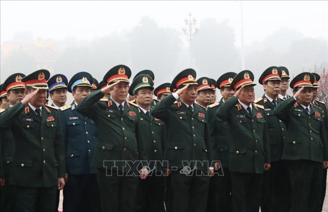 Trong ảnh: Đoàn đại biểu Quân ủy Trung ương, Bộ Quốc phòng đặt vòng hoa và vào Lăng viếng Chủ tịch Hồ Chí Minh. Ảnh: Văn Điệp - TTXVN