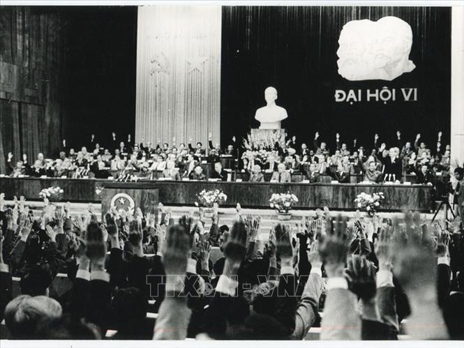 Trong ảnh: Đại hội Đảng lần thứ VI (12/1986) mở đầu công cuộc đổi mới, khơi dậy và phát huy sức mạnh, tiềm năng để đưa đất nước tiến lên. Ảnh: TTXVN