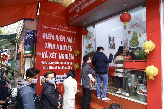 Trong ảnh: Người dân xếp hàng đăng ký hiến máu tình nguyện tại điểm hiến máu cố định 26 Lương Ngọc Quyến (Hoàn Kiếm, Hà Nội). Ảnh: Minh Quyết - TTXVN