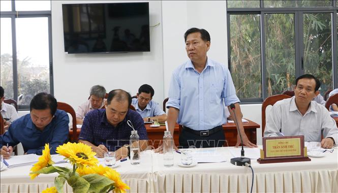 Trong ảnh: Phó Chủ tịch UBND tỉnh An Giang Trần Anh Thư phát biểu tại buổi làm việc giữa đoàn công tác của tỉnh An Giang với lãnh đạo các địa phương về tình hình sạt lở trên địa bàn tỉnh. Ảnh: Công Mạo-TTXVN