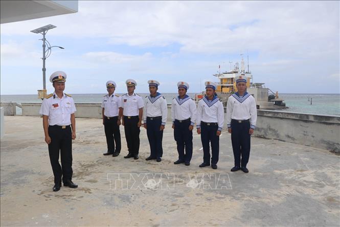 Trong ảnh: Cán bộ, chiến sỹ đảo Cô Lin thường xuyên duy trì luyện tập nền nếp. Ảnh: Nguyễn Văn Nhật - TTXVN