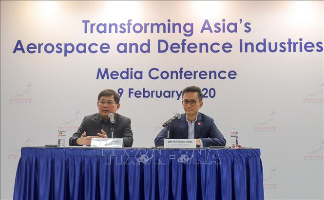 Trong ảnh: Ông Leck Chet Lam (trái), Giám đốc điều hành Expedia Events, cam kết bảo đảm an toàn cho Airshow 2020 trước nỗi lo dịch nCoV. Ảnh: Lê Dương - PV TTXVN tại Singapore