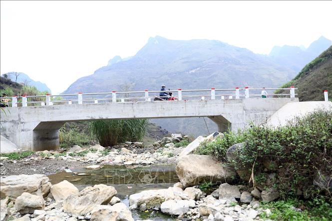Trong ảnh: Cầu treo Mã Pì Lèng tại xã Pả Vi, huyện Mèo Vạc (Hà Giang) vừa được đưa vào sử dụng. Ảnh: Huy Hùng - TTXVN