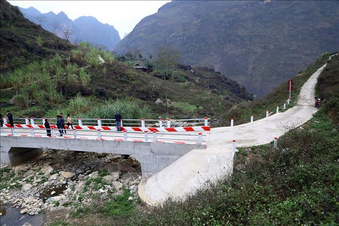Trong ảnh: Cầu treo Mã Pì Lèng tại xã Pả Vi, huyện Mèo Vạc (Hà Giang) vừa được đưa vào sử dụng. Ảnh: Huy Hùng - TTXVN