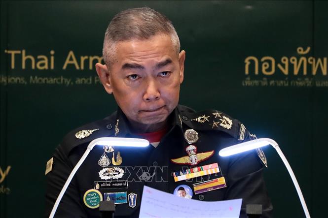 Trong ảnh: Tư lệnh Lục quân Thái Lan, Tướng Apirat Kongsompong, trong cuộc họp báo tại Bangkok ngày 11/2/2020. Ảnh: AFP/ TTXVN