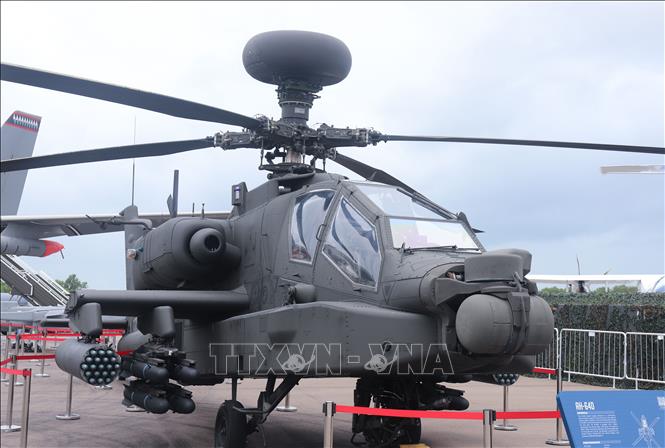 Máy bay trực thăng tấn công AH-64D của Không quân Singapore tại triển lãm. Ảnh: Lê Dương-P/v TTXVN tại Singapore.