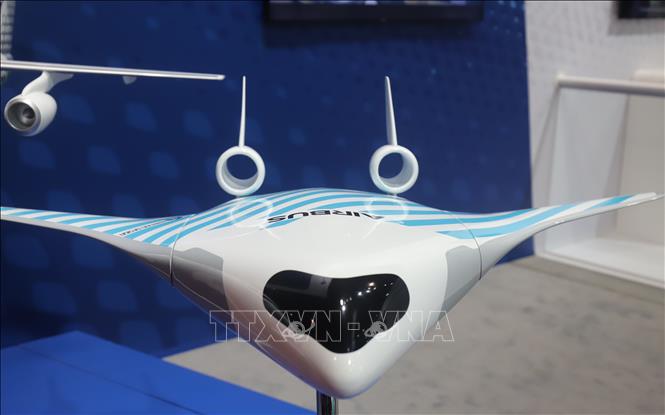 Mô hình bay trình diễn MAVERIC của Airbus lần đầu tiên xuất hiện tại triển lãm. Ảnh: Lê Dương-P/v TTXVN tại Singapore.