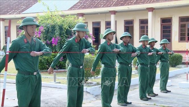 Trong ảnh: Những bài học dự khóa đầu tiên tại Tiểu đoàn bộ binh 42, Trung đoàn BB 996 , Bộ Chỉ huy Quân sự tỉnh Quảng Bình. Ảnh: Võ Dung -TTXVN