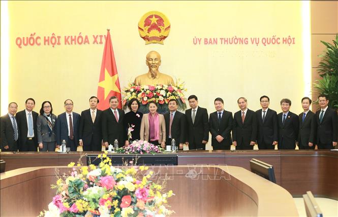Trong ảnh: Chủ tịch Quốc hội Nguyễn Thị Kim Ngân với các Đại sứ. Ảnh: Doãn Tấn - TTXVN