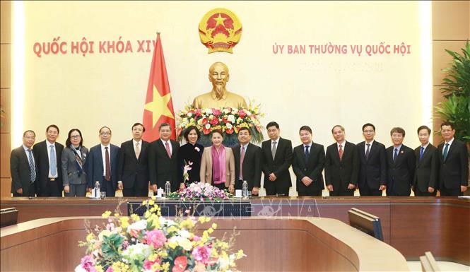 Trong ảnh: Chủ tịch Quốc hội Nguyễn Thị Kim Ngân với các Đại sứ. Ảnh: Doãn Tấn - TTXVN