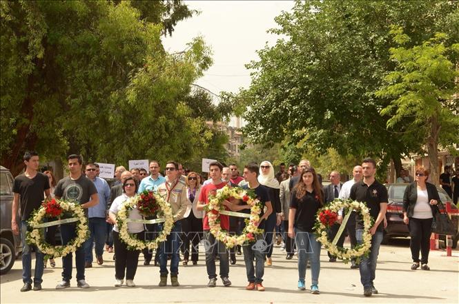 Trong ảnh (tư liệu): Người dân Syria tuần hành tưởng niệm 101 năm vụ thảm sát người Armenia dưới Đế chế Ottoman ở thành phố Aleppo. Ảnh: AFP/TTXVN