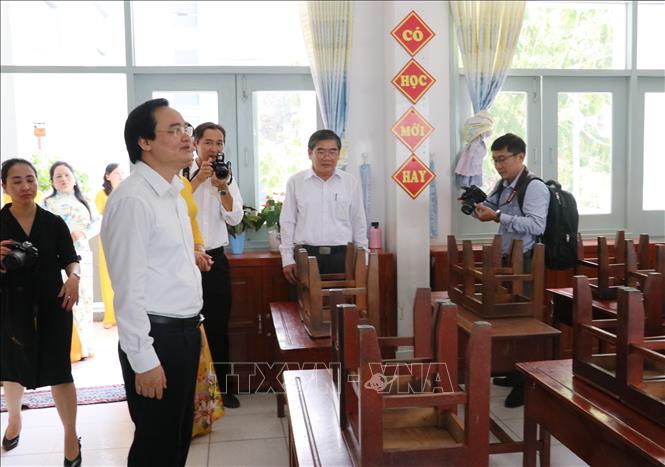 Bộ trưởng Giáo dục và Đào tạo Phùng Xuân Nhạ làm việc với ...