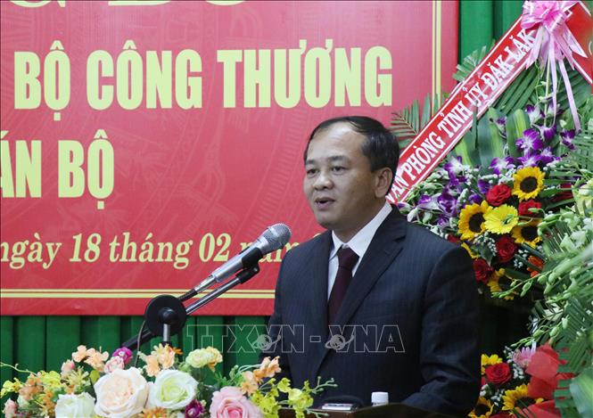 Trong ảnh: Ông Mai Mạnh Toàn, Cục trưởng Cục Quản lý thị trường tỉnh Đắk Lắk phát biểu nhận nhiệm vụ. Ảnh: Tuấn Anh – TTXVN