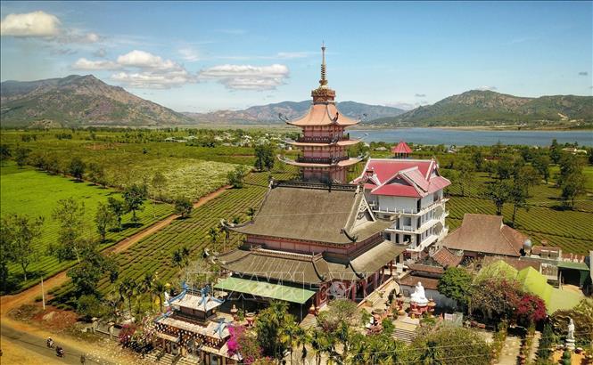 Trong ảnh: Vẻ đẹp Chùa Bửu Minh từ trên cao. Ảnh: Thành Đạt - TTXVN 