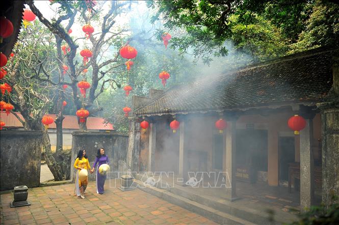 Trong ảnh: Trong khuôn viên chùa có Chùa cổ, động thờ Thánh, có phủ Mẫu và nhà thờ Tổ. Ảnh: Minh Đức - TTXVN