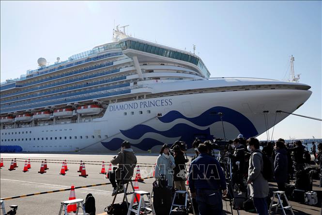 Trong ảnh: Tàu Diamond Princess neo tại cảng Yokohama, Nhật Bản ngày 11/2/2020. Ảnh: REUTERS/TTXVN 