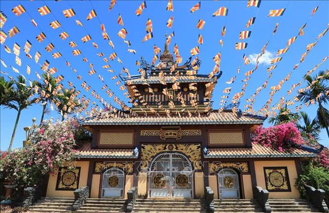 Photo: Buu Minh Pagoda’s roof was designed to be like a communal house’s roof in the Central Highlands, with the architecture combining the northern and central areas with the Japanese temple style. VNA Photo: Thành Đạt